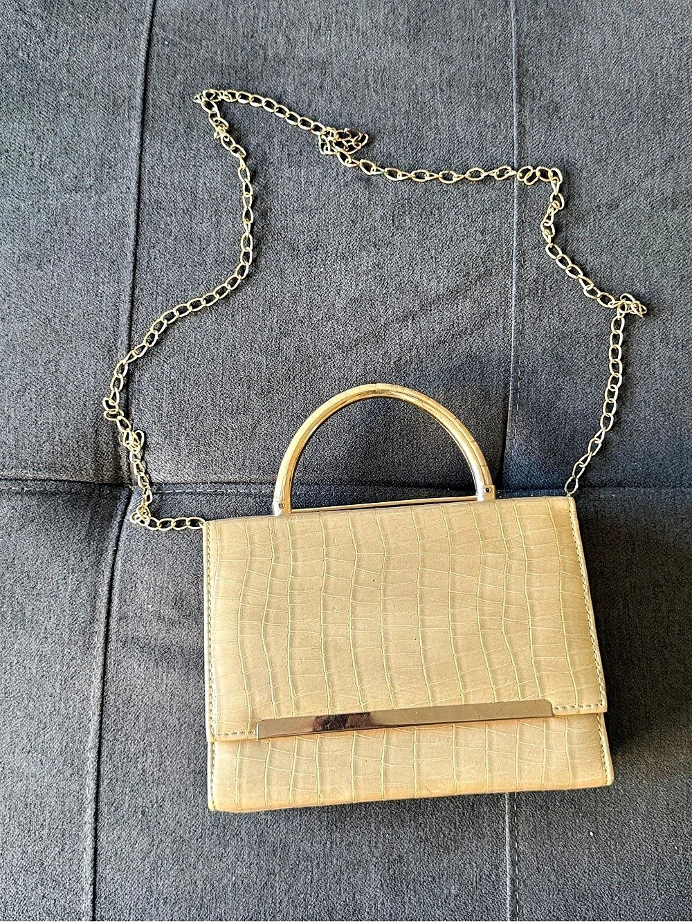 Crocodile-Embossed Shoulder Clutch in Yellow Like New